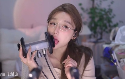 酥酥学姐金丝眼镜的舔耳温柔的舔舐