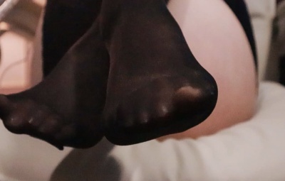 婉儿别闹 偷偷回家撞见正在zw的女友