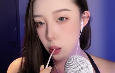 陈肩睡不醒口腔音_👅棒棒糖_雷丝吊带咬