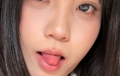 槑十三(小也睡不醒)涂口红亲吻