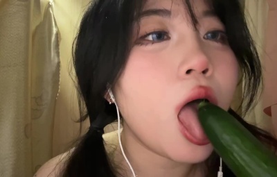 槑十三(小也睡不醒) 嗦黄瓜