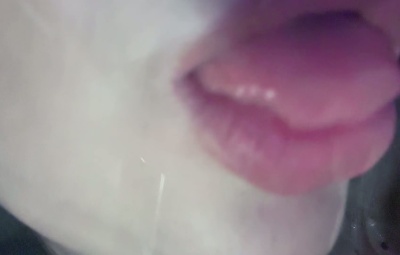 布鲁比呐呐 舔亚克力板