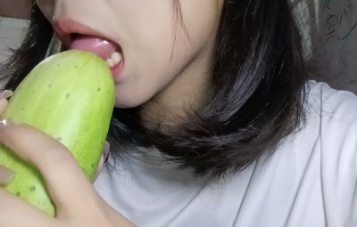 ginkgo-zz 吃黄瓜
