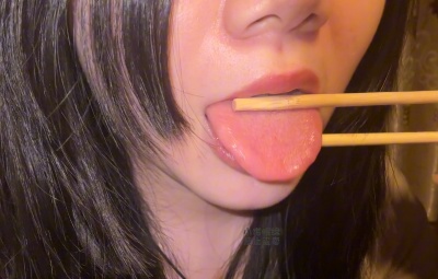 小诺眠绵 筷子吃👅