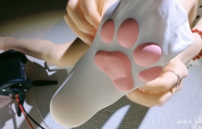 【秋水asmr】4k超清I孔雀鱼全程I猫爪袜吃我一脚!